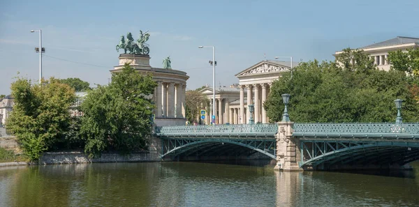 Budapest Hungría Agosto 2018 Sugestiva Vista Del Parque Varosligeti Plaza —  Fotos de Stock