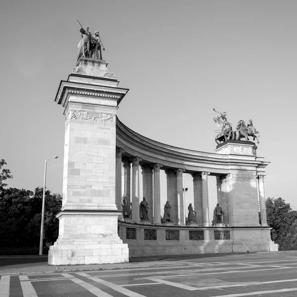 Budapeste Hungria Agosto 2018 Vista Praça Dos Heróis Pessoas Indefinidas — Fotografia de Stock