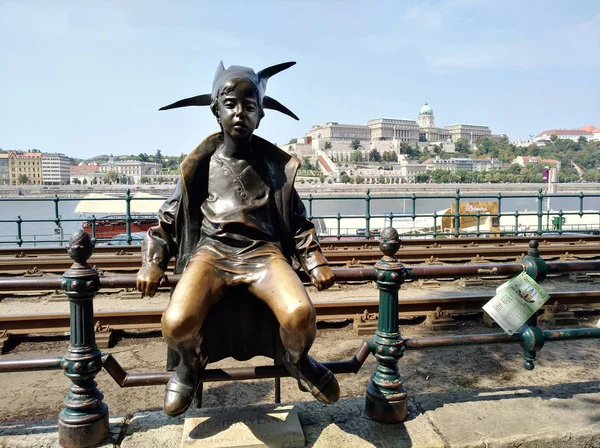 Будапешт Венгрия Августа 2018 Года Бронзовая Статуя Маленькая Принцесса Кискиралиланы — стоковое фото