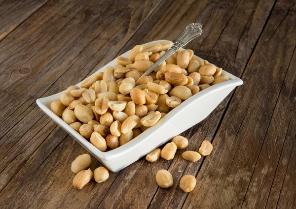 Tigela Amendoins Salgados Mesa Madeira Velha — Fotografia de Stock