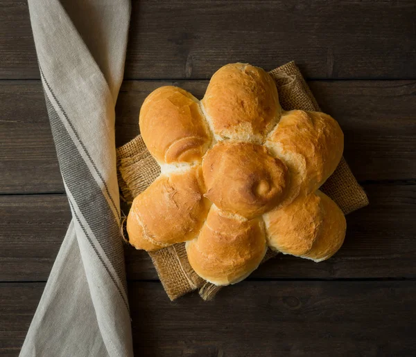 Kahverengi Ahşap Masa Spike Mısır Star Beyaz Ekmek Rulo — Stok fotoğraf