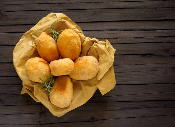 Typisch Neapolitanisches Essen Kartoffelcrocche Gebraten Mit Mozzarella Käse Und Gewürfeltem — Stockfoto