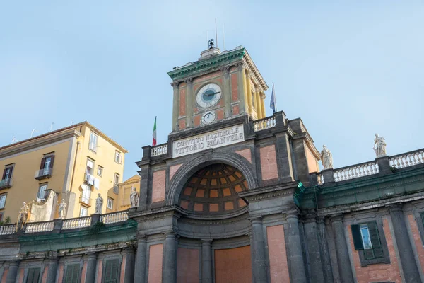 意大利那不勒斯 2018年12月16日 那不勒斯但丁广场的维托里奥 埃马努埃莱国家寄宿学校的外部立面 现在是一座校舍 — 图库照片