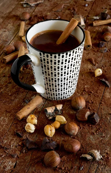 Tasse Chocolat Chaud Cannelle Sur Table Bois Avec Poudre Cacao — Photo
