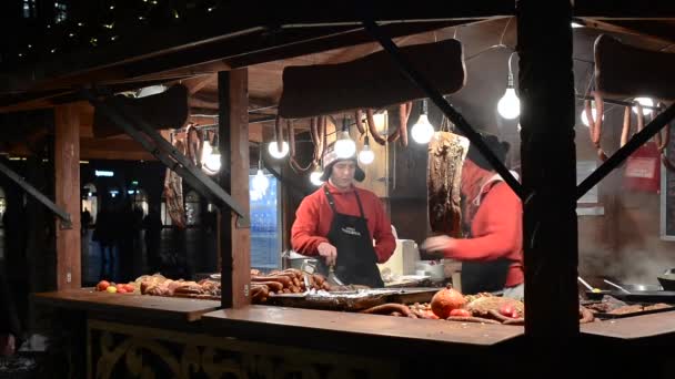 波兰克拉科夫 2019年1月3日 冬季圣诞节期间 在市中心可以看到 Rynek Glowny 市场广场与街头食品商店 — 图库视频影像