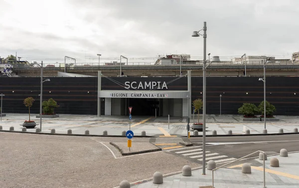 ナポリ イタリア 2019 Jorit のストリート アーティストが壁画を 2018 日に発足させた Scampia 地下鉄駅の外観 — ストック写真