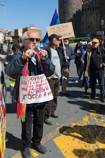 Globales event "fridaysforfuture" in neapel - italien — Stockfoto