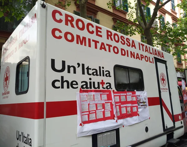 Croce Rossa Italiana a Napoli IT — Foto Stock