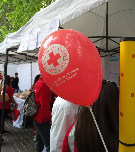 Cruz Vermelha Italiana em Nápoles - IT — Fotografia de Stock