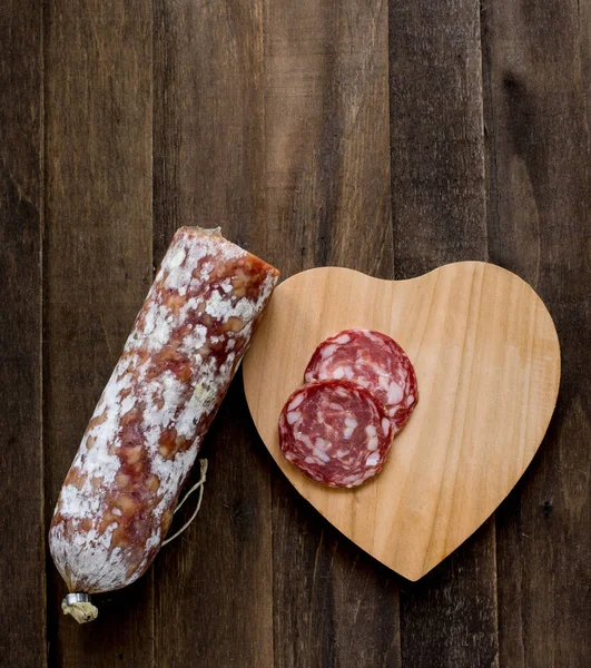 Buffet snack voorgerecht met salami — Stockfoto