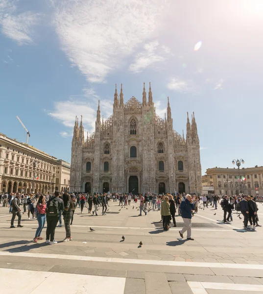 Dóm tér-Piazza Duomo-Milánó Olaszország — Stock Fotó