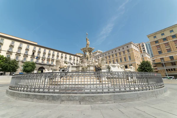 Fuente de Neptuno en Nápoles Italia — Foto de Stock