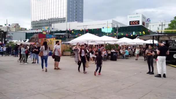 Berlijn Duitsland Augustus 2019 Mensen Alexanderplatz — Stockvideo