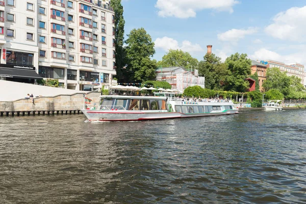 Nehir manzarası - Berlin - Almanya — Stok fotoğraf