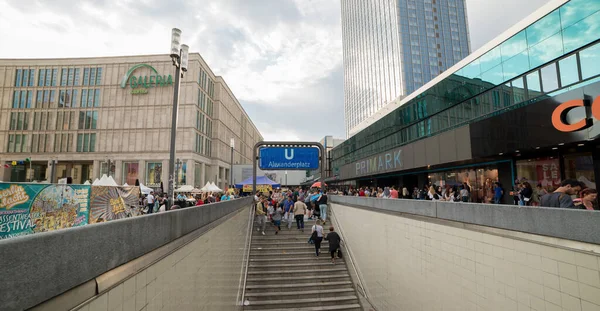 Estación de metro Alexanderplatz - Berlín - Alemania — Foto de Stock