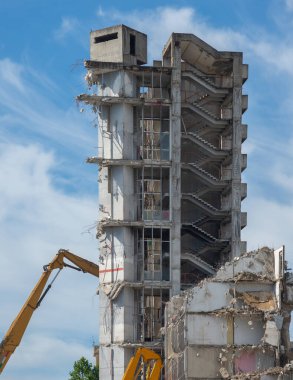 Napoli, İtalya. 11 Haziran 2020: Vela di scampia adlı binanın yıkımı 20 Şubat 2020 'de başladı.