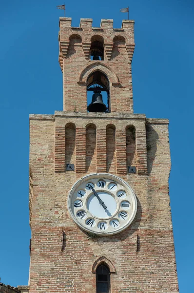 Torre Del Reloj Del Vilalge Medieval Acquaviva Picena Ascoli Piceno —  Fotos de Stock