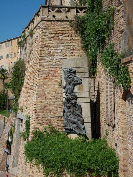 Acquaviva Picena Italien August 2020 Bronzeskulptur Denkmal Und Platte Für — Stockfoto