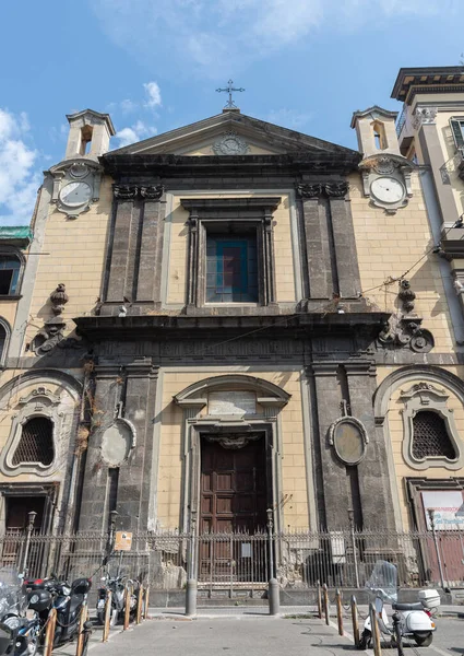 ナポリ イタリア 2020年9月20日 サンディエゴ ロスペダレット教会の外観 サンジュゼッペ マッジョーレとして知られています ナポリの記念碑的な教会の一つであります メディナ経由で位置しています — ストック写真
