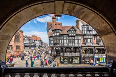 Bridge Street Chester, Cheshire, İngiltere üzerinde 13 Mayıs 2017 alınan yarı ahşap tudor binaların görünümü çerçeveli