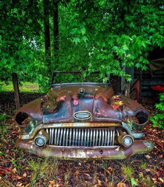 Eski model araba Pacific Highway, Palmdale, Nsw, Avustralya 8 Ocak 2018 alınan paslanma