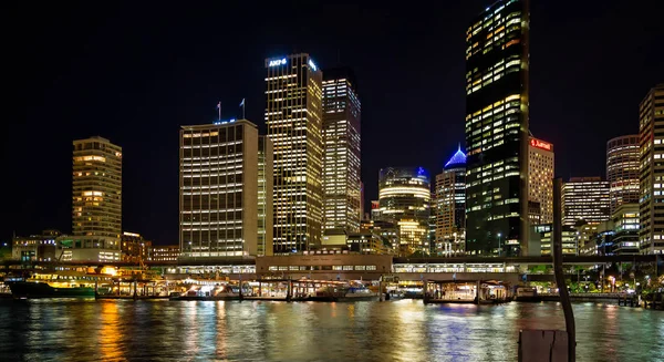 Circular Quay Och Färjeterminalen Som Nattetid Med Stadens Ljus Sydney — Stockfoto