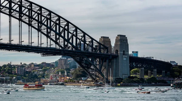 Flottilj Småbåtar Som Passerar Sydney Harbour Bridge Sydney Nsw Australien — Stockfoto