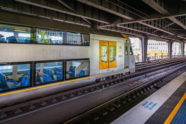 Tren Circular Quay gelen yüksek Sydny, Nsw, Avustralya 29 Ekim 2013 alınan tren istasyonunda