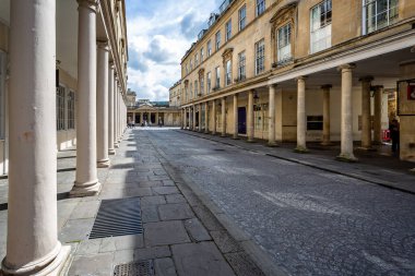 Gürcü Hamamı Sokak colonnades Bath, Somerset, İngiltere 13 tarihinde alınan ile 2018 olabilir