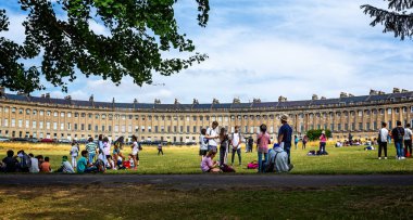 Royal Crescent, banyo, Avon, İngiltere 4 Ağustos 2018'de kadeh çerçeveli