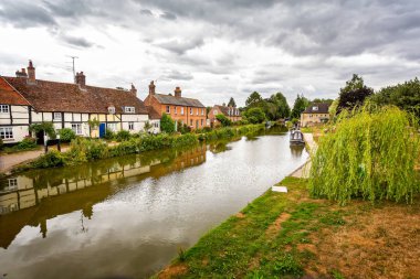 Mavna üzerinde Hungerford, Berkshire, İngiltere üzerinde 17 Temmuz 2018 alınan Kennet ve Avon kanalda