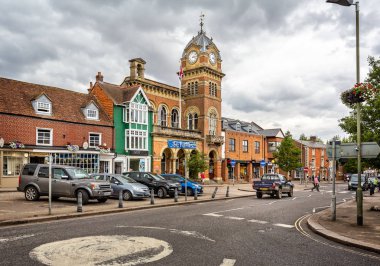 Antik yüksek sokak ve Belediye Binası Hungerford, Berkshire, İngiltere üzerinde 17 Temmuz 2018 alınan