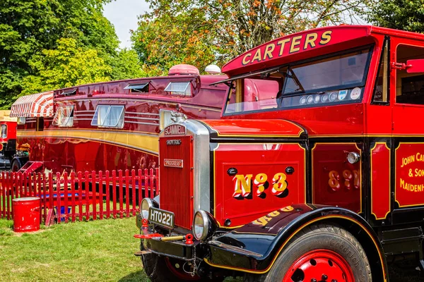 2018年8月4日在英国巴斯皇家维多利亚公园举行的卡特斯复古蒸汽博览会 — 图库照片
