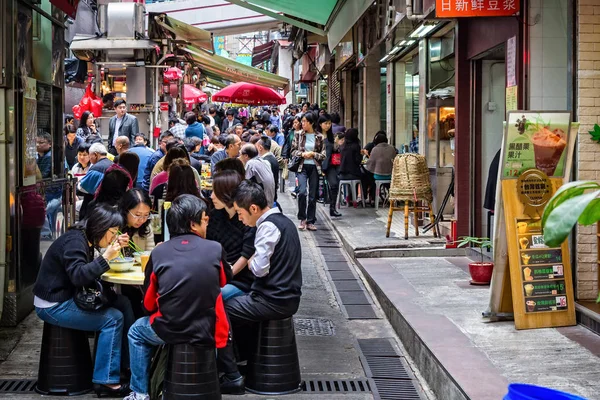 2012年3月21日在中国香港街头咖啡馆的午餐晚餐 — 图库照片