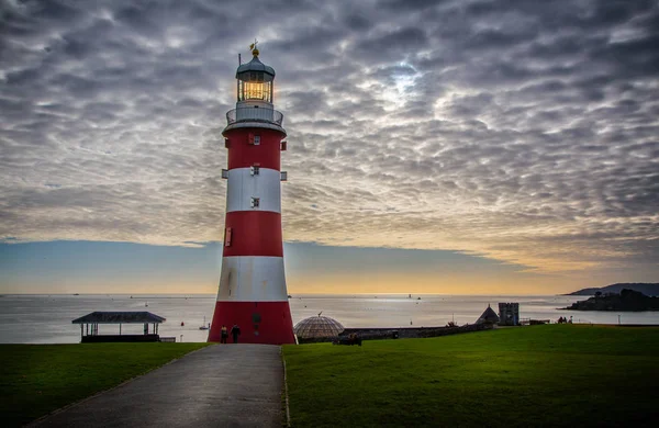 2017年11月13日在英国德文郡普利茅斯举行的日落时 普利茅斯海的灯塔 — 图库照片