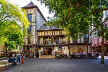 Troyes, Aube, Fransa üzerinde 31 Ağustos 2018 tarihi merkezinde yarım Ahşap Bina