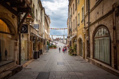 Street bridge için nehir Saone Chalon sur Saone, Burgundy, Fransa genelinde üzerinde 29 Ağustos 2018 göster