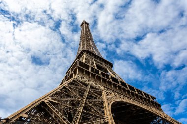 Eyfel Kulesi Paris, Fransa için 26 Ağustos 2018 bakarak dik