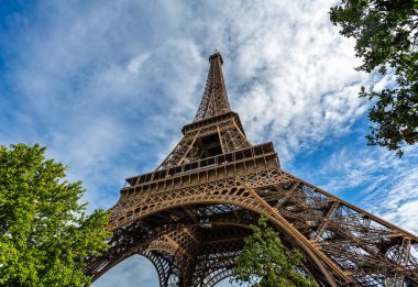 Eyfel Kulesi Paris, Fransa için 26 Ağustos 2018 bakarak dik