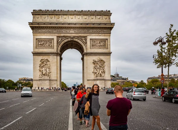 Vista Arco Triunfo Com Turistas Dos Campos Elísios Paris França — Fotografia de Stock