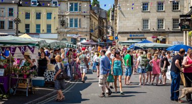 Frome, Somerset, İngiltere'de 7 Temmuz 2013 tarihinde Pazar pazarı