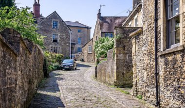 Ortaçağ nazik Street, Frome, Somerset, İngiltere 6 Temmuz 2014 alınan Arnavut kaldırımlı
