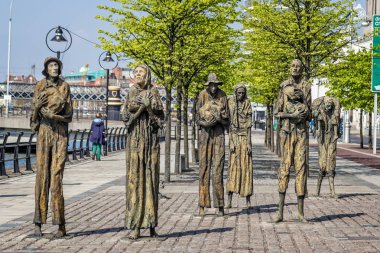 Kıtlık heykeller özel ev Quay Dublin, İrlanda 7 Mayıs 2013 alınan tarih