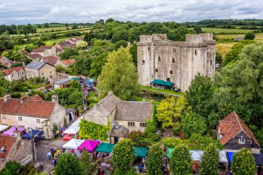 Wimborne kale ve Wimborne, Somerset, İngiltere'de 1 Ağustos 2015 tarihinde Wimborne Fayre havadan görünümü