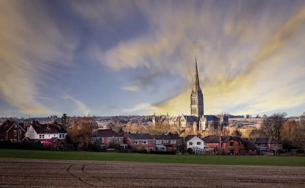 Udsigt Salisbury Cathedral Fra Tværs Felterne Taget Salisbury Wilktshire Storbritannien - Stock-foto