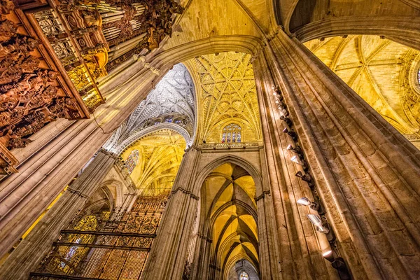 Oszlopok Boltíves Mennyezettel Katedrális Sevilla Spanyolország Tett 2015 Szeptember — Stock Fotó