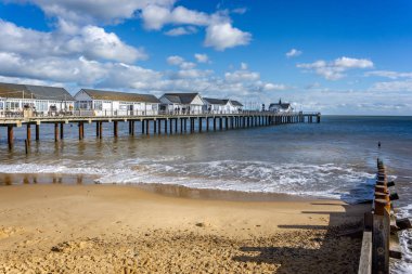 Southwold'ın ikonik pier Southwold, Suffolk, İngiltere 26 Ekim 2018'de güzel bir gökyüzü karşı