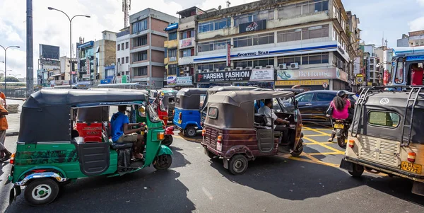 Rush Hour Tuk Tuks Πολυσύχναστο Δρόμο Συμφόρηση Στο Κολόμπο Σρι — Φωτογραφία Αρχείου