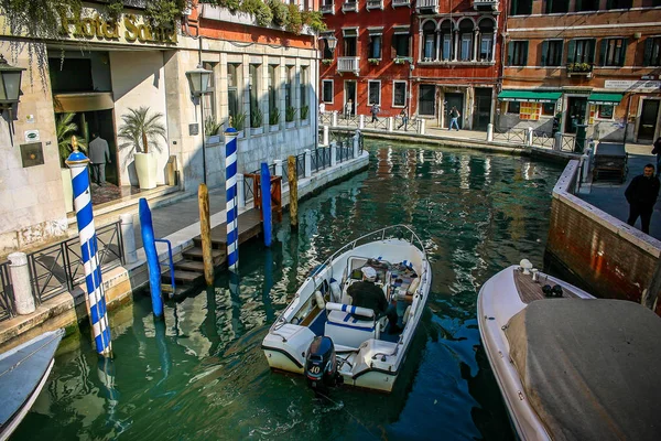 Canal Pasarela Peatonal Frente Gran Canal Venecia Italia Tomada Octubre — Foto de Stock