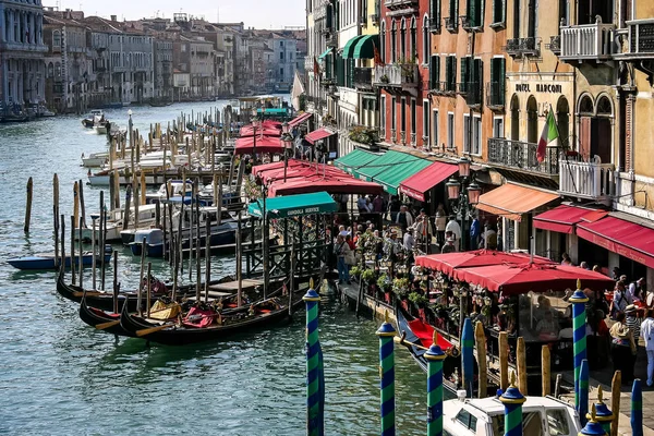 Commerces Cafés Près Pont Rialto Sur Grand Canal Venise Italie — Photo